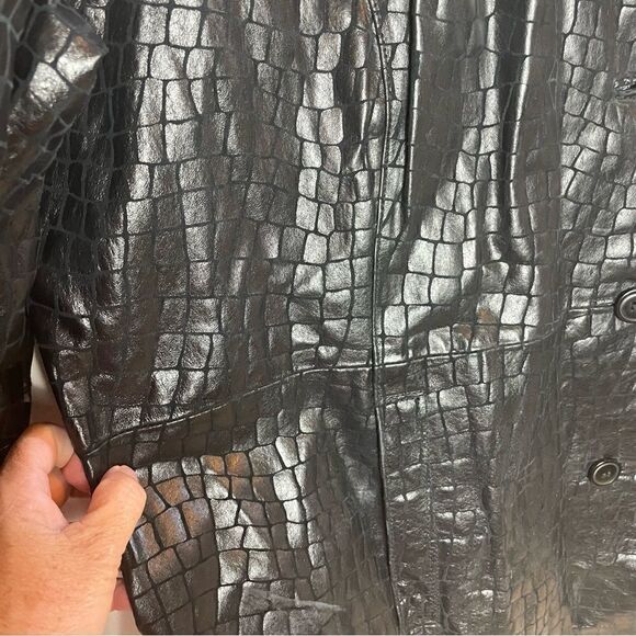 DIALOGUE EMBOSED CROC JACKET - Picture 10 of 10